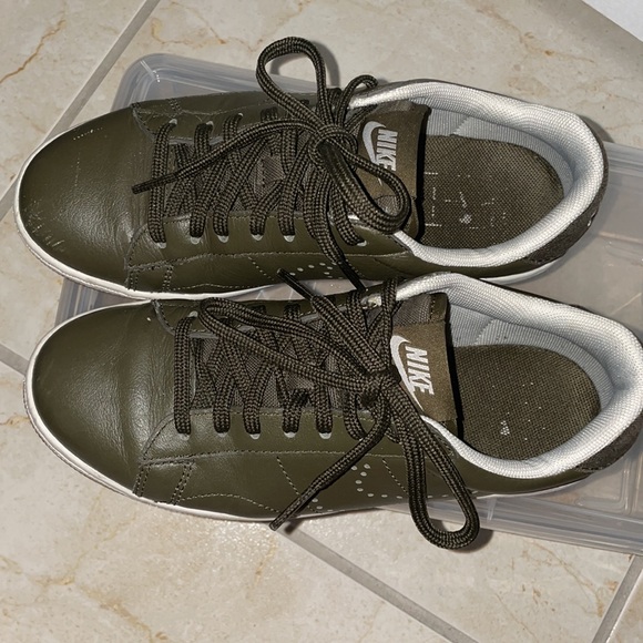 Nike Sneakers - Picture 3 of 6